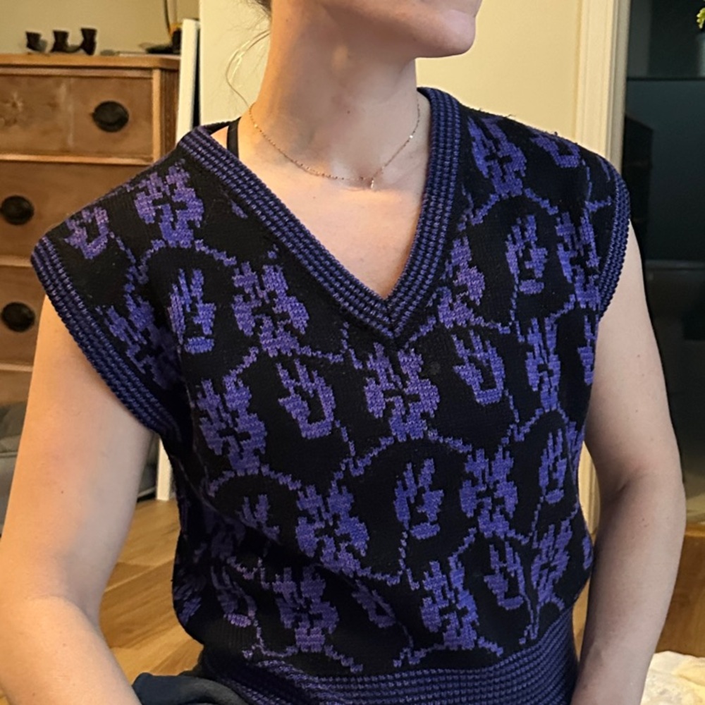 Karen Scott Black and Purple V-Neck Sweater Vest